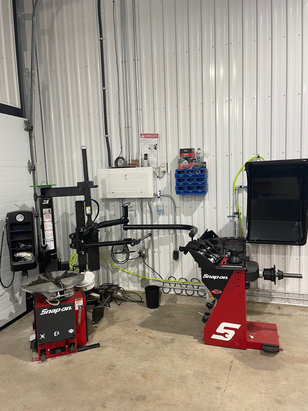Tire changer and wheel balancer